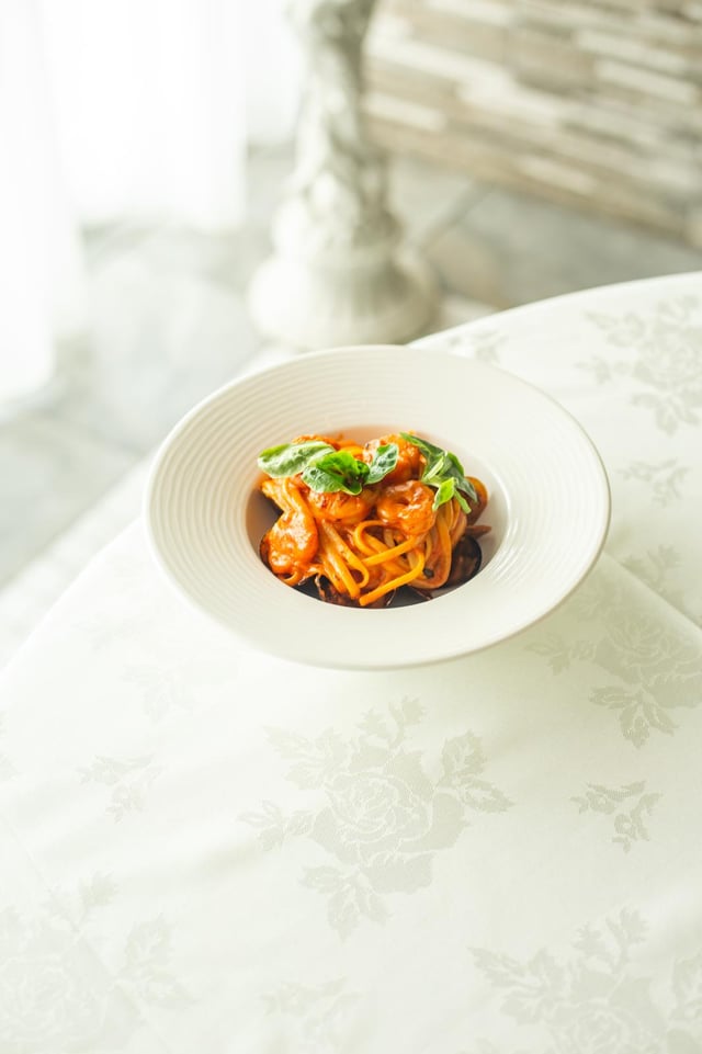 Tagliatelle with cherry tomato and basil