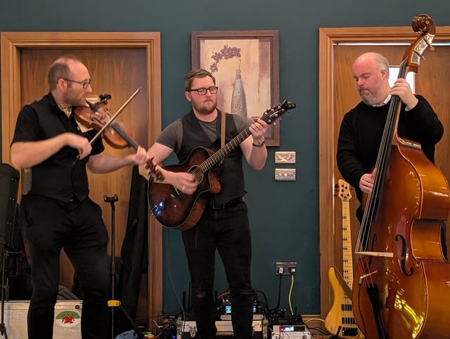 The Staffin Island Ceilidh Band performing live at Luna Rossa