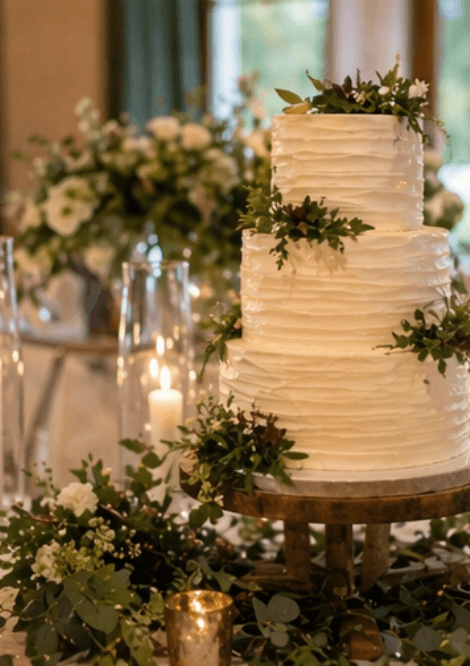 An elegant wedding cake